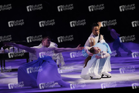 Eisrevue-Premiere 'Holiday on Ice - A New Day' in Erfurt