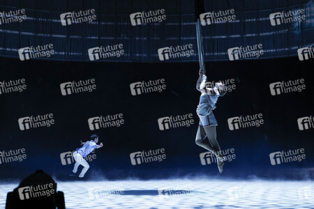 Eisrevue-Premiere 'Holiday on Ice - A New Day' in Erfurt