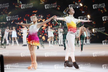 Eisrevue-Premiere 'Holiday on Ice - A New Day' in Erfurt