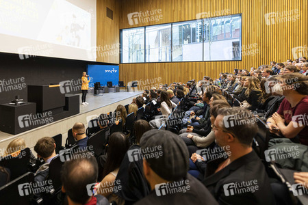 Premiere 'Irgendwas mit Medien' in Weimar