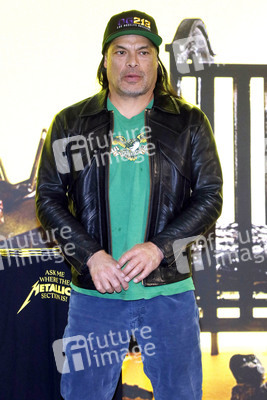 Autogrammstunde von Robert Trujillo in Berlin