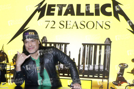 Autogrammstunde von Robert Trujillo in Berlin