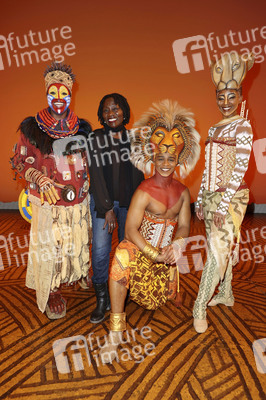 Besuch von Auma Obama beim Musical 'Der König der Löwen' in Hamburg
