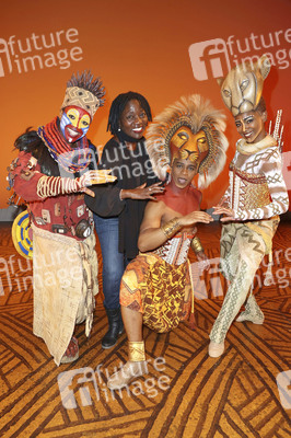 Besuch von Auma Obama beim Musical 'Der König der Löwen' in Hamburg