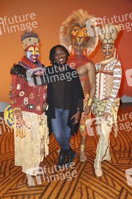 Besuch von Auma Obama beim Musical 'Der König der Löwen' in Hamburg