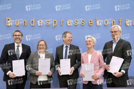 Bundespressekonferenz Prüfbericht zur Berechnung der deutschen Treibhausgasemissionen in Berlin