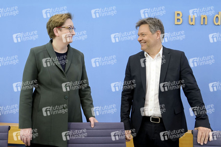 Bundespressekonferenz Novelle des Gebäudeenergiegesetzes und das neue Förderkonzept erneuerbares Heizen in Berlin