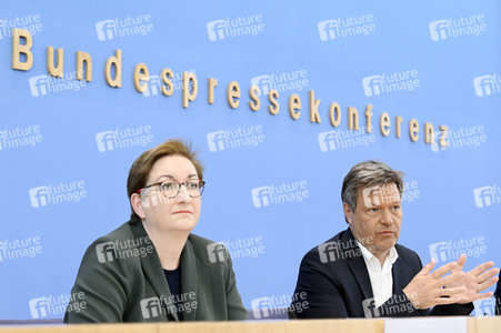 Bundespressekonferenz Novelle des Gebäudeenergiegesetzes und das neue Förderkonzept erneuerbares Heizen in Berlin