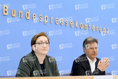 Bundespressekonferenz Novelle des Gebäudeenergiegesetzes und das neue Förderkonzept erneuerbares Heizen in Berlin