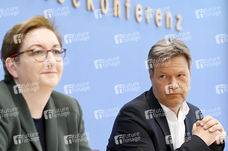 Bundespressekonferenz Novelle des Gebäudeenergiegesetzes und das neue Förderkonzept erneuerbares Heizen in Berlin