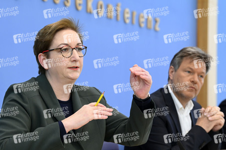 Bundespressekonferenz Novelle des Gebäudeenergiegesetzes und das neue Förderkonzept erneuerbares Heizen in Berlin