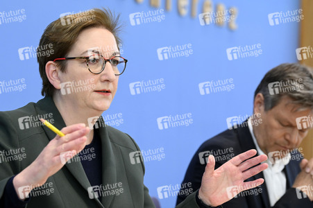 Bundespressekonferenz Novelle des Gebäudeenergiegesetzes und das neue Förderkonzept erneuerbares Heizen in Berlin
