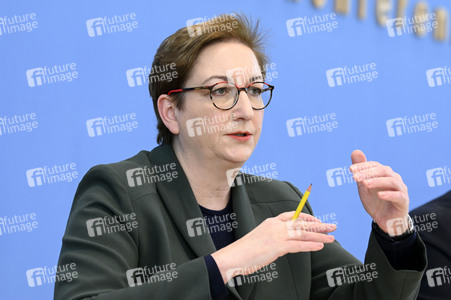 Bundespressekonferenz Novelle des Gebäudeenergiegesetzes und das neue Förderkonzept erneuerbares Heizen in Berlin