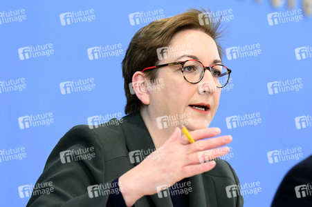 Bundespressekonferenz Novelle des Gebäudeenergiegesetzes und das neue Förderkonzept erneuerbares Heizen in Berlin