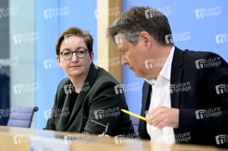 Bundespressekonferenz Novelle des Gebäudeenergiegesetzes und das neue Förderkonzept erneuerbares Heizen in Berlin