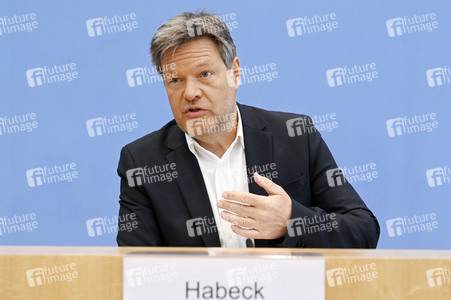 Bundespressekonferenz Novelle des Gebäudeenergiegesetzes und das neue Förderkonzept erneuerbares Heizen in Berlin