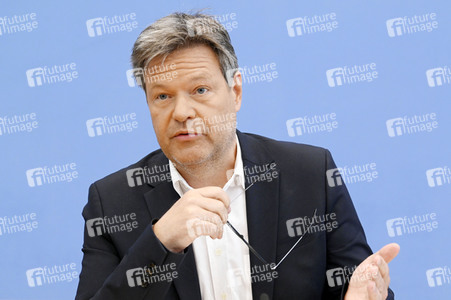 Bundespressekonferenz Novelle des Gebäudeenergiegesetzes und das neue Förderkonzept erneuerbares Heizen in Berlin