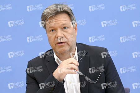 Bundespressekonferenz Novelle des Gebäudeenergiegesetzes und das neue Förderkonzept erneuerbares Heizen in Berlin