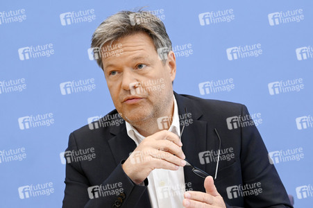 Bundespressekonferenz Novelle des Gebäudeenergiegesetzes und das neue Förderkonzept erneuerbares Heizen in Berlin