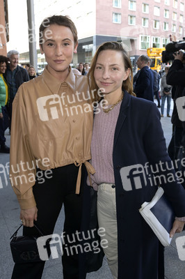 Theaterpremiere 'Stolz und Vorurteil *oder so' in Berlin