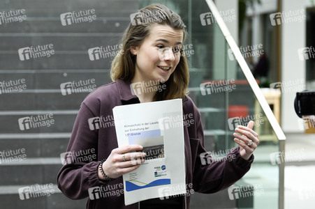 Pressekonferenz von FFF und dem DIW in Berlin