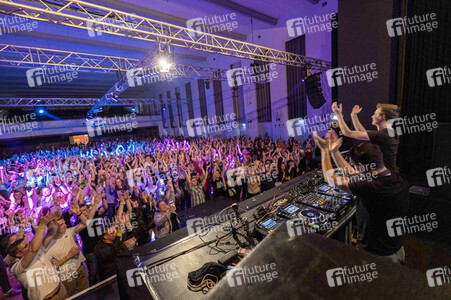 Party mit Gestört aber Geil