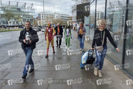 GEEK ART: She-Hulk & Iron Man Bodypainting