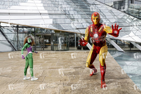 GEEK ART: She-Hulk & Iron Man Bodypainting