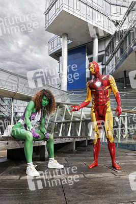 GEEK ART: She-Hulk & Iron Man Bodypainting