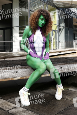GEEK ART: She-Hulk & Iron Man Bodypainting