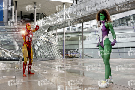 GEEK ART: She-Hulk & Iron Man Bodypainting