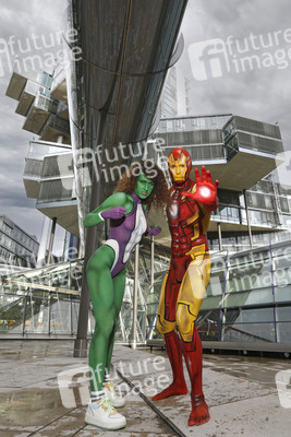 GEEK ART: She-Hulk & Iron Man Bodypainting