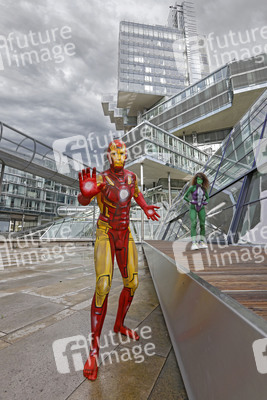 GEEK ART: She-Hulk & Iron Man Bodypainting