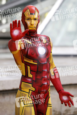 GEEK ART: She-Hulk & Iron Man Bodypainting