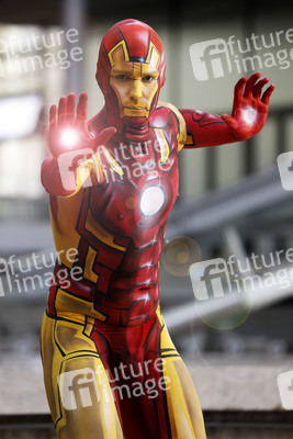 GEEK ART: She-Hulk & Iron Man Bodypainting