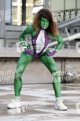 GEEK ART: She-Hulk & Iron Man Bodypainting