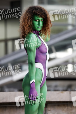 GEEK ART: She-Hulk & Iron Man Bodypainting