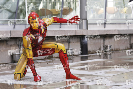 GEEK ART: She-Hulk & Iron Man Bodypainting