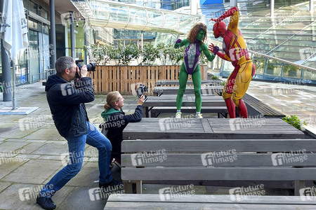 GEEK ART: She-Hulk & Iron Man Bodypainting