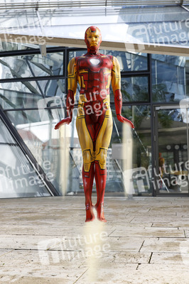 GEEK ART: She-Hulk & Iron Man Bodypainting