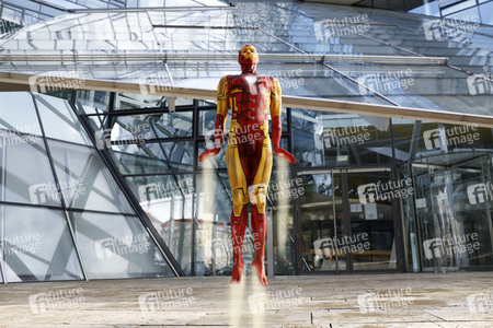 GEEK ART: She-Hulk & Iron Man Bodypainting