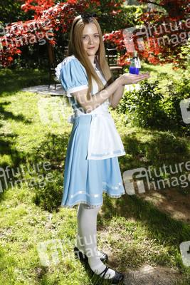 GEEK ART: Alice im Wunderland / Alice in Wonderland Bodypainting
