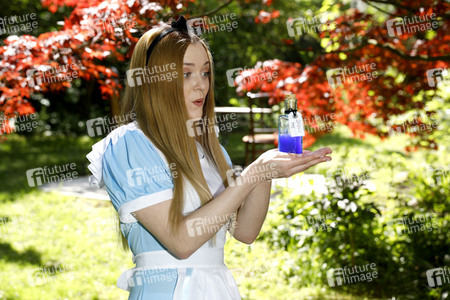 GEEK ART: Alice im Wunderland / Alice in Wonderland Bodypainting