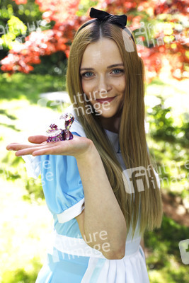 GEEK ART: Alice im Wunderland / Alice in Wonderland Bodypainting