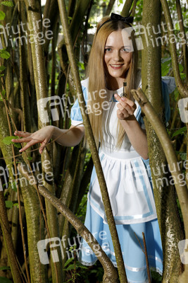 GEEK ART: Alice im Wunderland / Alice in Wonderland Bodypainting