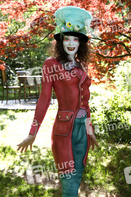 GEEK ART: Alice im Wunderland / Alice in Wonderland Bodypainting