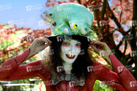 GEEK ART: Alice im Wunderland / Alice in Wonderland Bodypainting