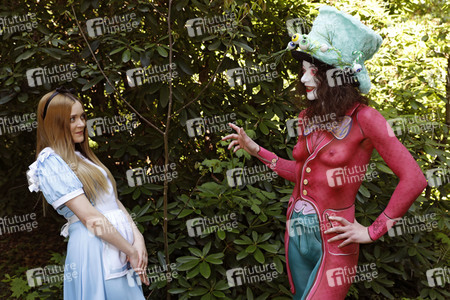 GEEK ART: Alice im Wunderland / Alice in Wonderland Bodypainting