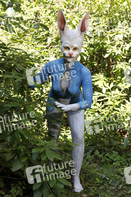 GEEK ART: Alice im Wunderland / Alice in Wonderland Bodypainting
