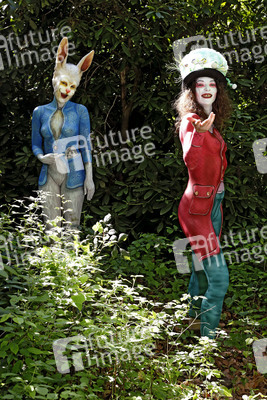 GEEK ART: Alice im Wunderland / Alice in Wonderland Bodypainting